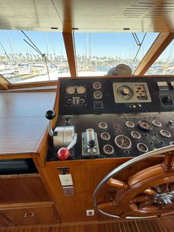 Burger Raised Pilothouse image