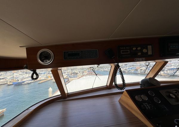 Burger Raised Pilothouse image