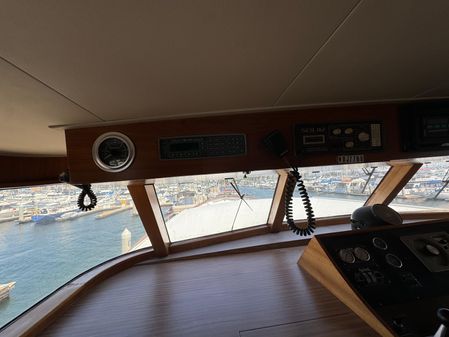 Burger Raised Pilothouse image