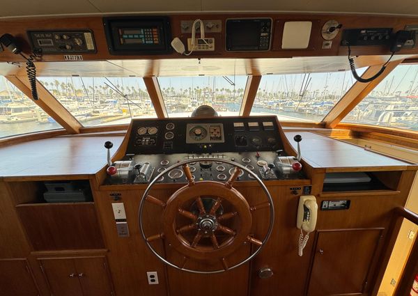 Burger Raised Pilothouse image