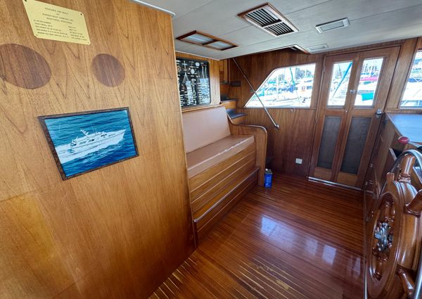 Burger Raised Pilothouse image