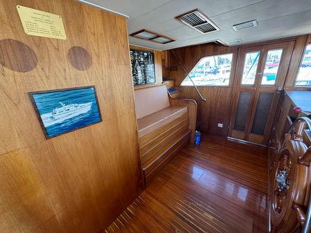 Burger Raised Pilothouse image