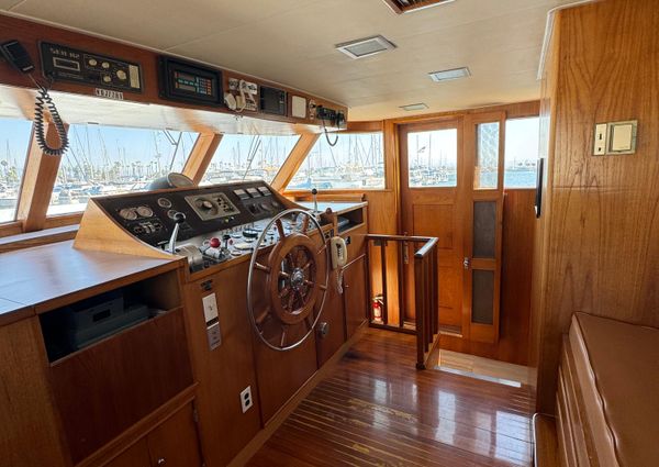 Burger Raised Pilothouse image