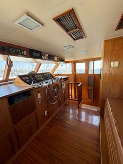 Burger Raised Pilothouse image