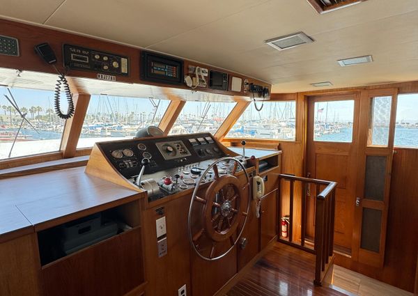 Burger Raised Pilothouse image