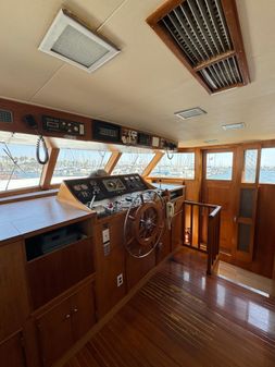 Burger Raised Pilothouse image