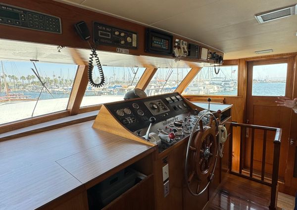 Burger Raised Pilothouse image