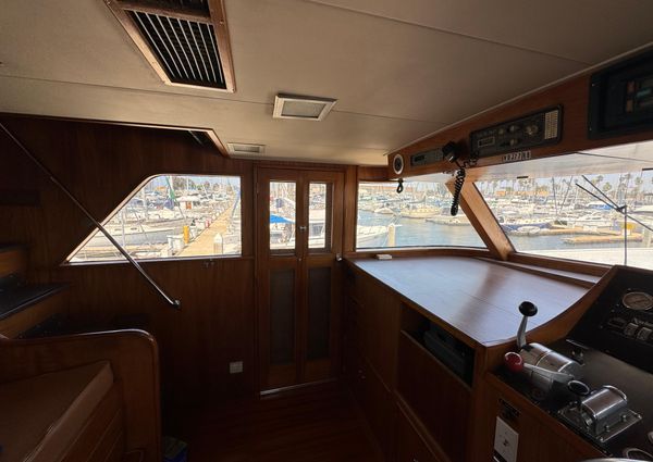 Burger Raised Pilothouse image