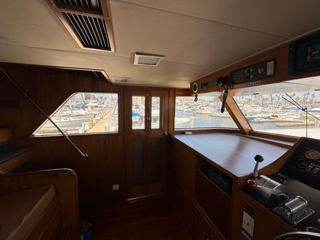 Burger Raised Pilothouse image