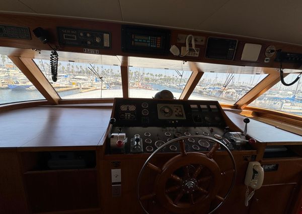 Burger Raised Pilothouse image