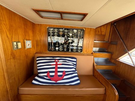 Burger Raised Pilothouse image