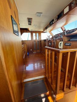 Burger Raised Pilothouse image