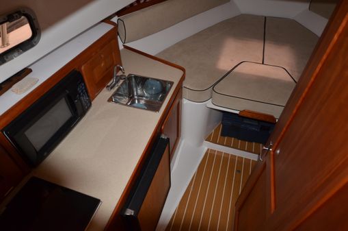 Hunt Yachts Surfhunter 29 image