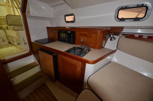 Hunt Yachts Surfhunter 29 image