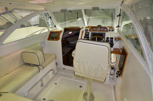 Hunt Yachts Surfhunter 29 image