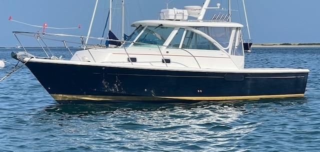 Hunt Yachts Surfhunter 29 - main image