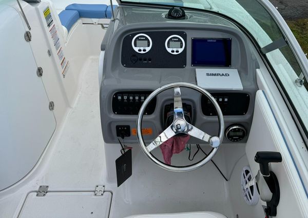 Robalo 207-DUAL-CONSOLE image