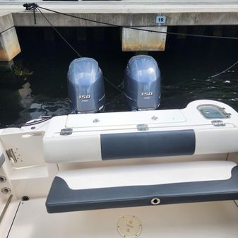 Robalo R247 Dual Console image