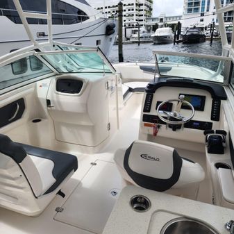 Robalo R247 Dual Console image