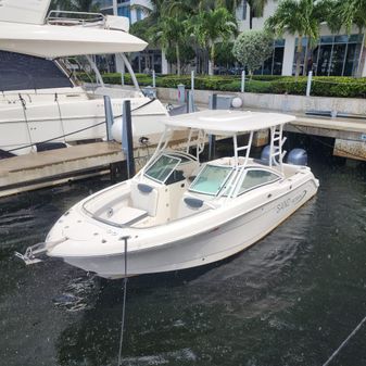 Robalo R247 Dual Console image