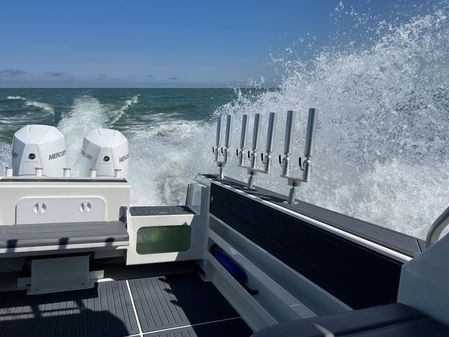 Extreme Boats 885 Game King 29' image