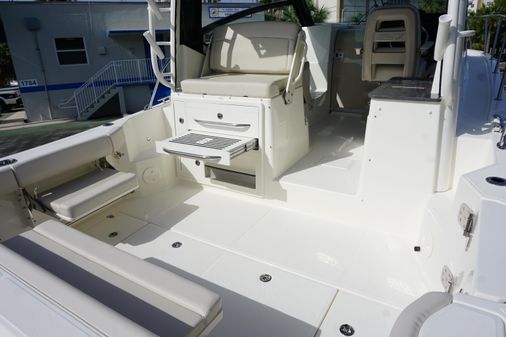 Boston Whaler 325 Conquest image