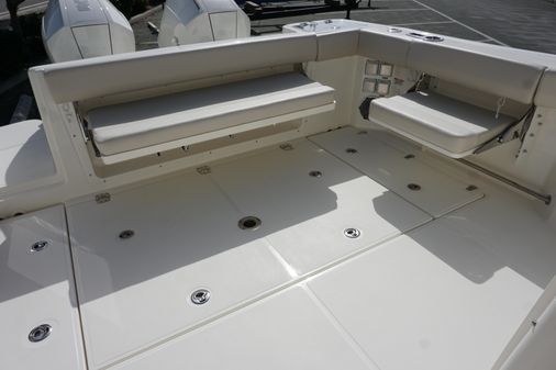 Boston Whaler 325 Conquest image