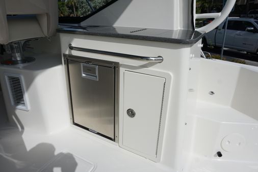 Boston Whaler 325 Conquest image