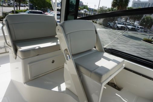 Boston Whaler 325 Conquest image