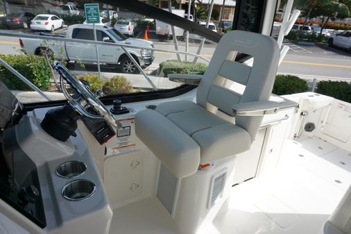 Boston Whaler 325 Conquest image