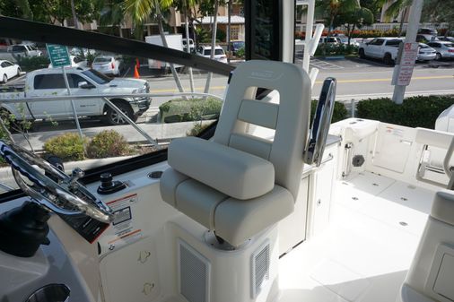 Boston Whaler 325 Conquest image