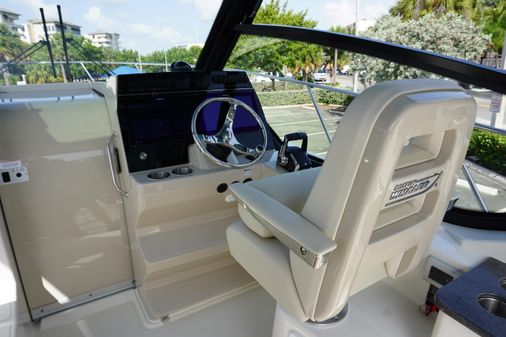 Boston Whaler 325 Conquest image