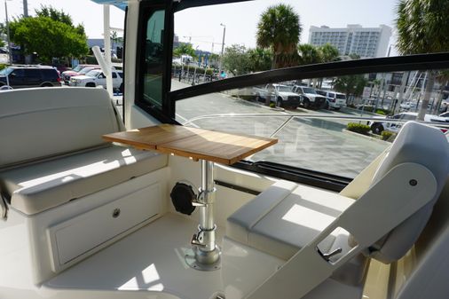 Boston Whaler 325 Conquest image