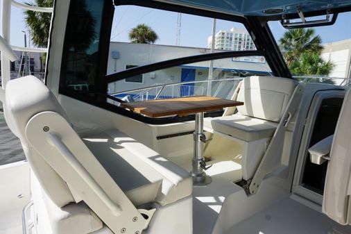 Boston Whaler 325 Conquest image