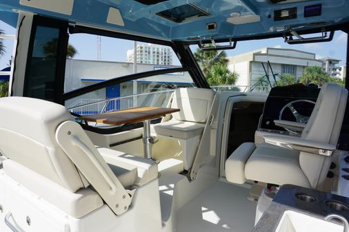 Boston Whaler 325 Conquest image