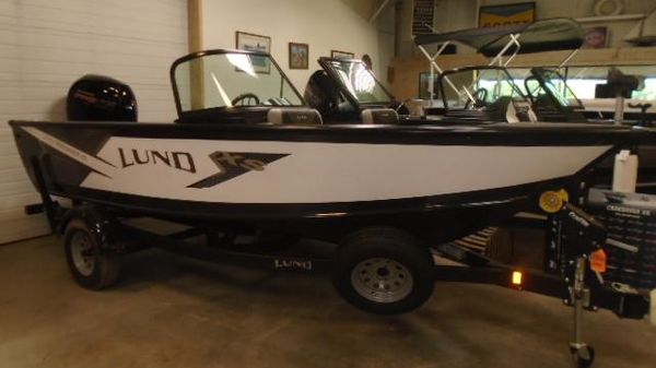 Lund 1775 Crossover XS 
