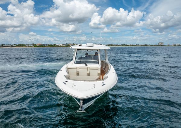 Boston Whaler 350 Realm image