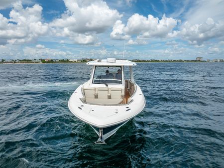 Boston Whaler 350 Realm image