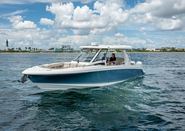 Boston Whaler 350 Realm image