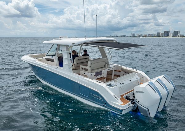 Boston Whaler 350 Realm image