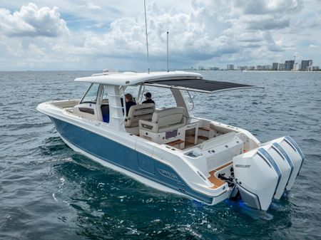 Boston Whaler 350 Realm image