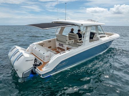 Boston Whaler 350 Realm image