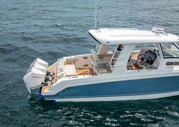 Boston Whaler 350 Realm image