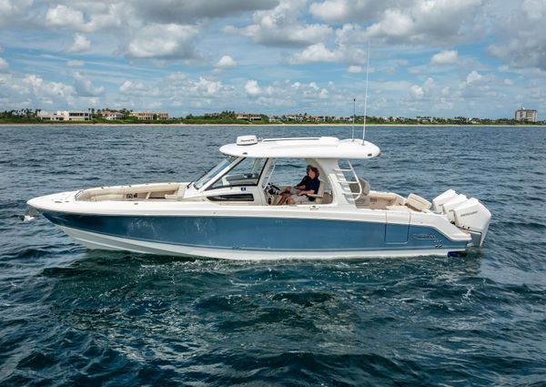 Boston Whaler 350 Realm image