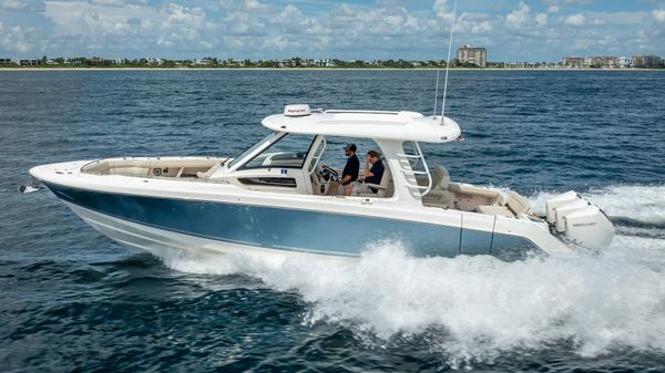 Boston Whaler 350 Realm 