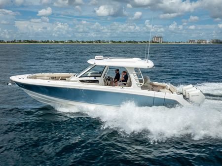 Boston Whaler 350 Realm image