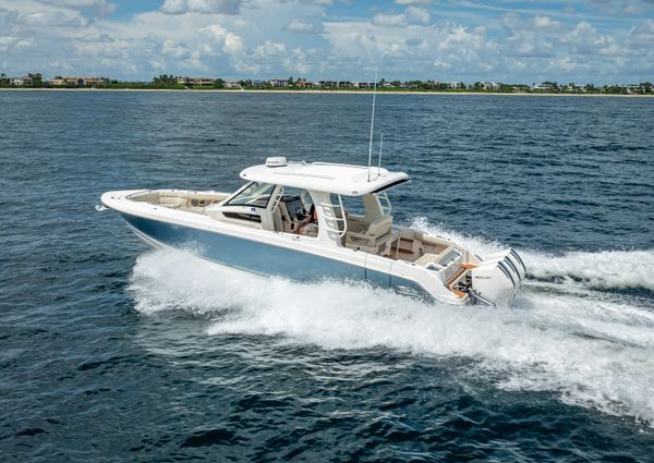 Boston Whaler 350 Realm image