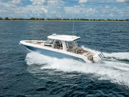 Boston Whaler 350 Realm image