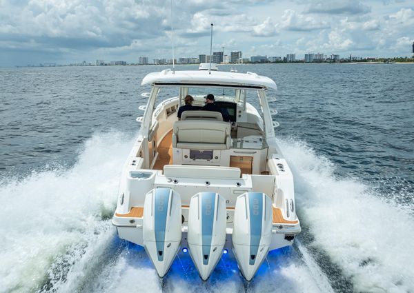 Boston Whaler 350 Realm image