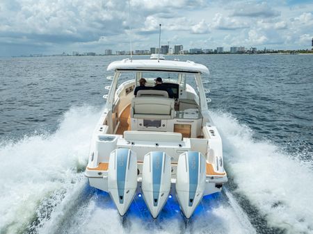 Boston Whaler 350 Realm image